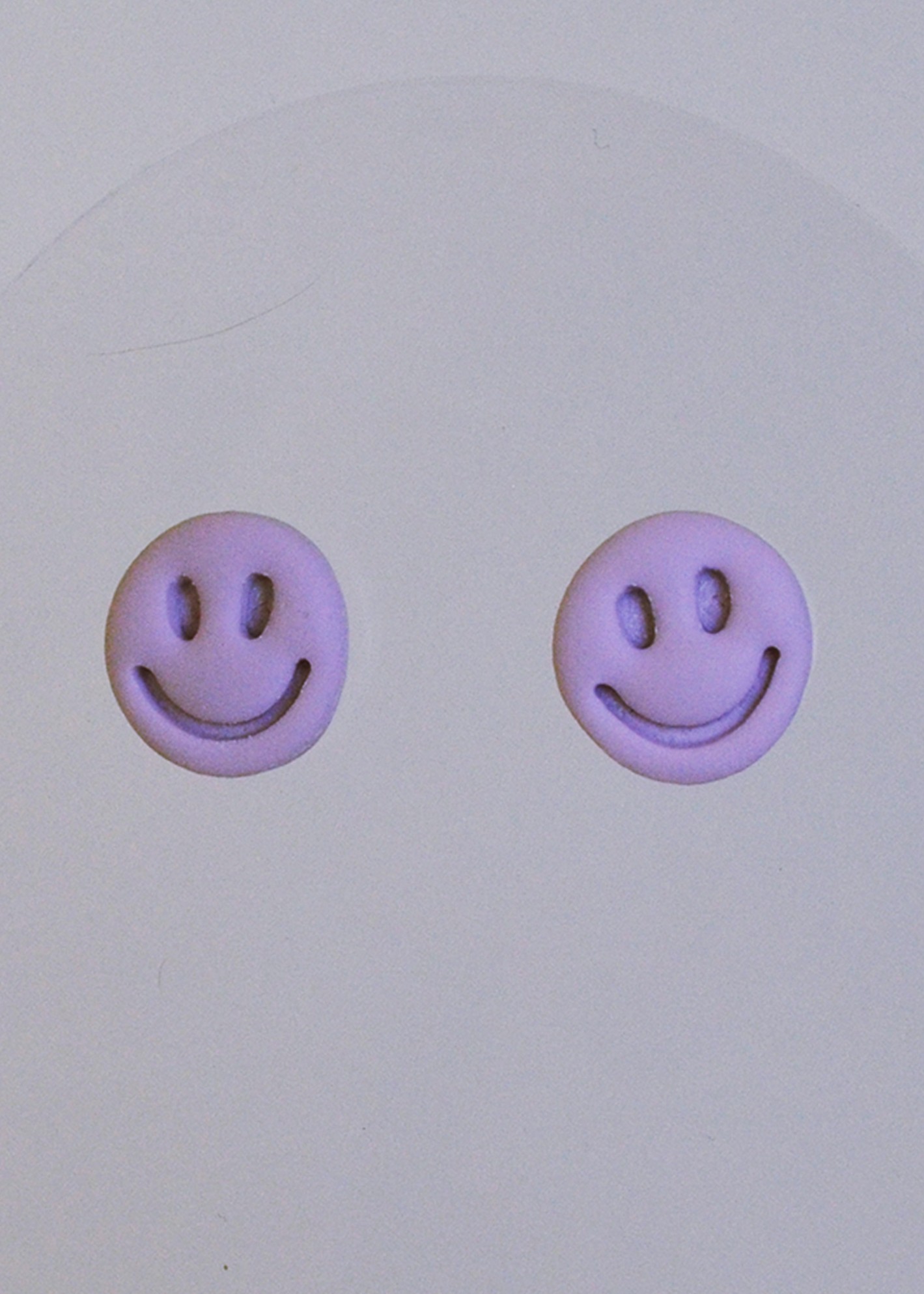 Un toque divertido y cósmico con forma de sonrisa estelar.